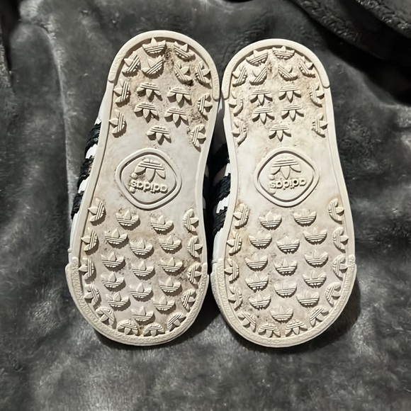 Adidas Samoa toddler sneakers with iridescent stripes - Picture 3 of 3